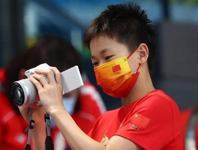 久久尹人